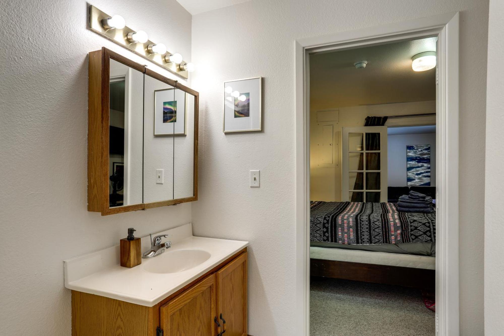 אנקורג' Waterfront Apt, Walk To Town And Coastal Trail! מראה חיצוני תמונה